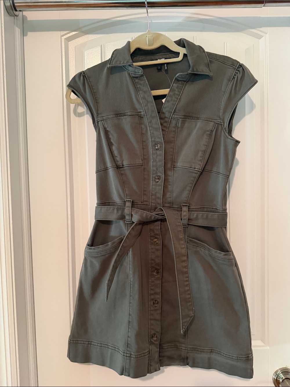BNWT Paige Sleeveless Button-Front Utility Dress with Tie Belt - Olive